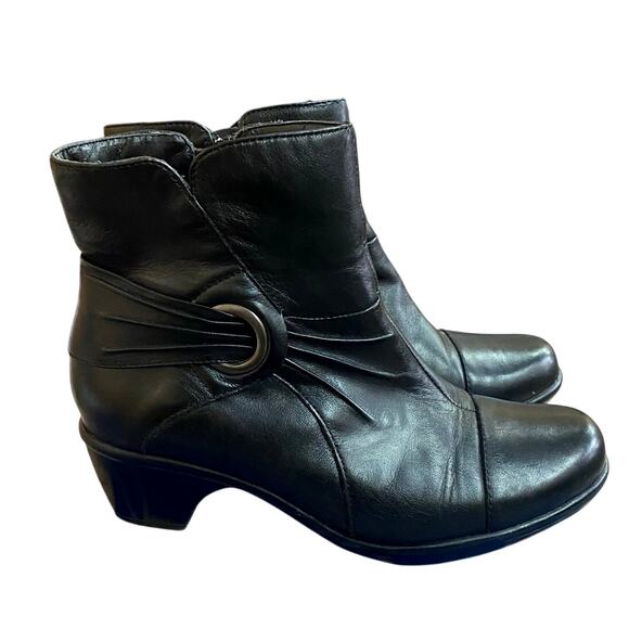 Clarks Women's Ankle Booties 6.5W Black Leather Side Zip Low Heel Comfort Boot - Picture 1 of 8